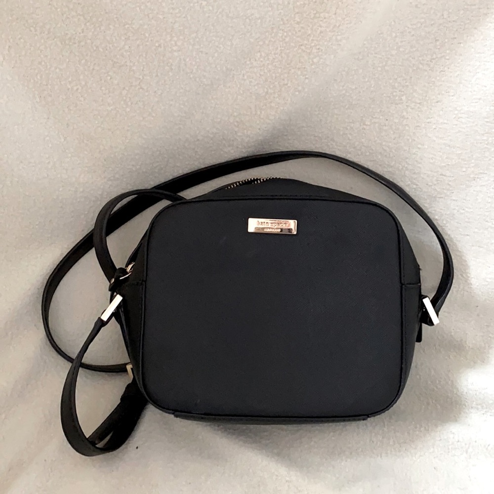 Kate Spade cross body purse.Good condition, only used a few times. 7.4”x4.9”